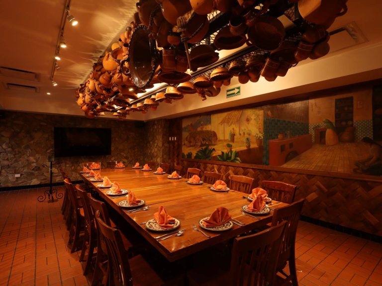 Salón Cazuelas, Mesón Principal